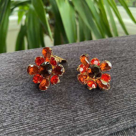 1950s Canary Orange Floral Clip On Earrings - Picture 5 of 10